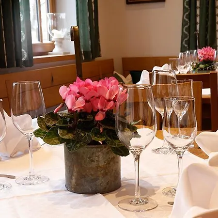 Hotel Neuwirt *